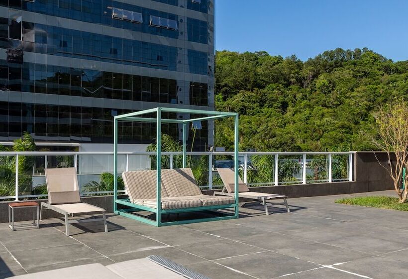 فندق Hilton Garden Inn Itajai Praia Brava