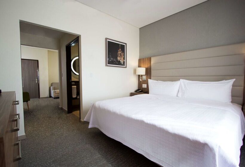 هتل Fiesta Inn Suites Aeropuerto Del Bajío