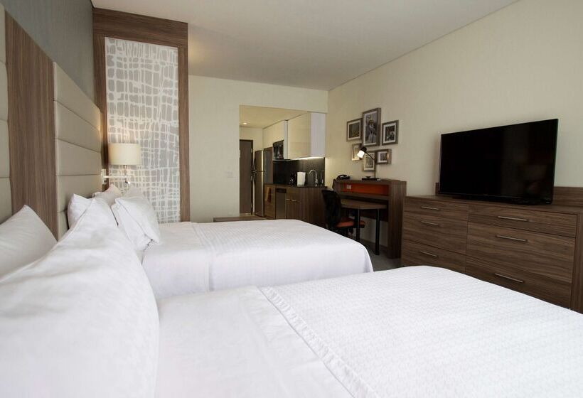 هتل Fiesta Inn Suites Aeropuerto Del Bajío