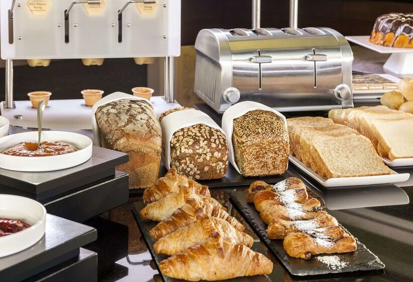 فندق NH Collection Santiago Casacostanera