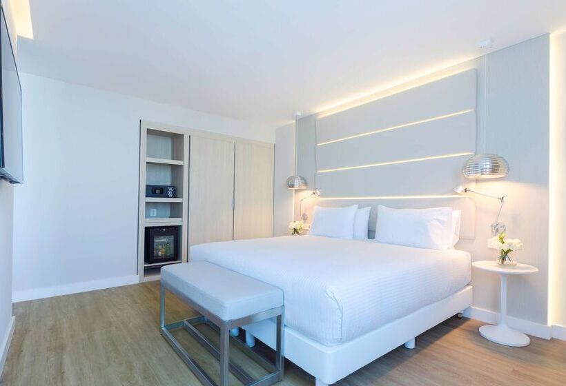 호텔 NH Monterrey La Fe