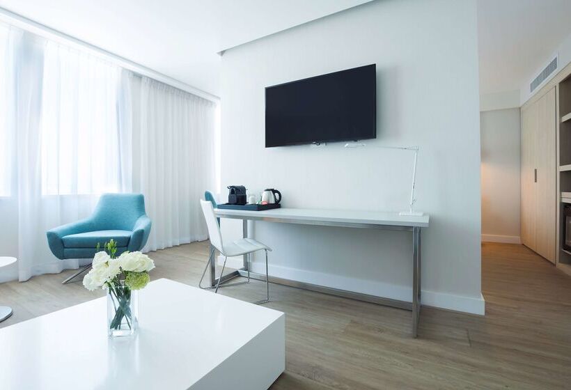 호텔 NH Monterrey La Fe