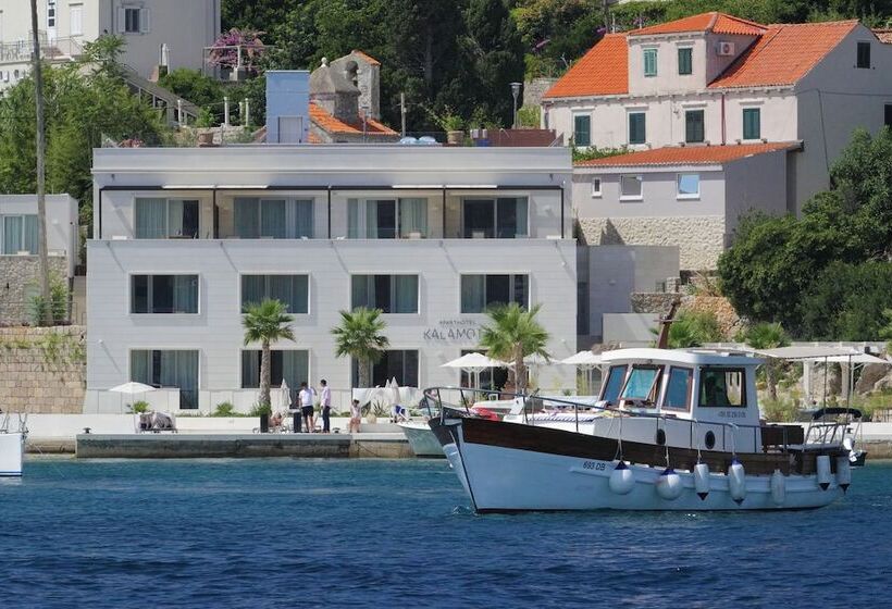 Kalamota Beach House