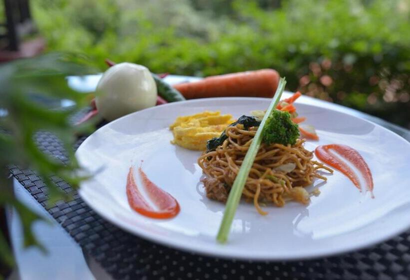 منتجع Citra Cikopo Hotel & Family Cottages