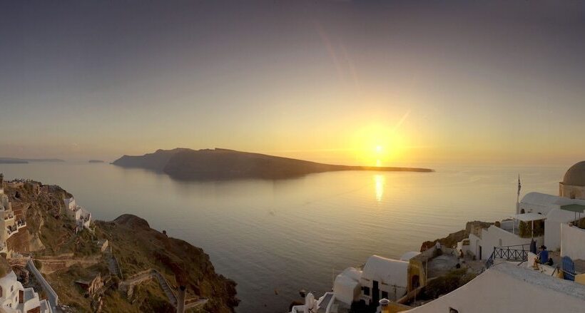 هتل Art Maisons Oia Castle