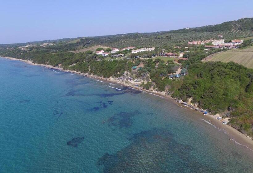 호텔 Fournia Village