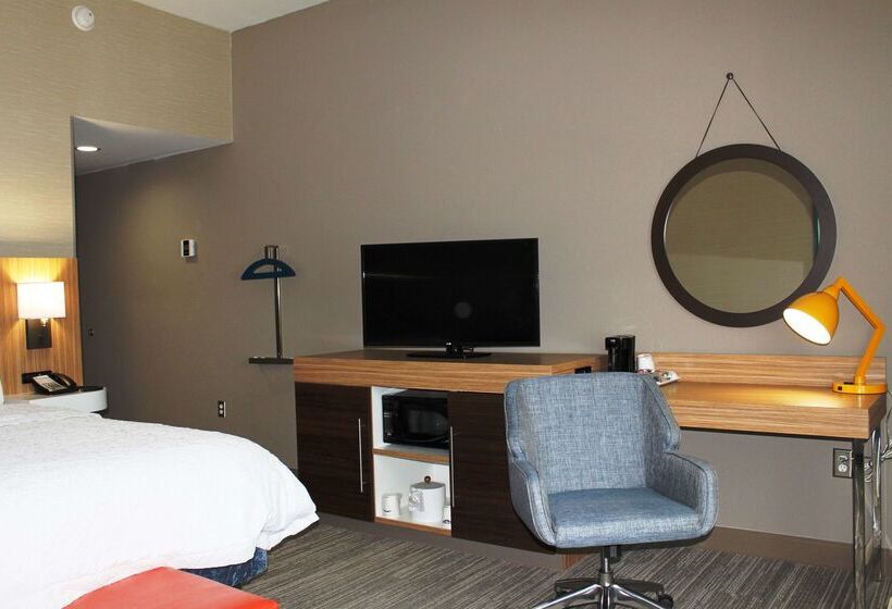 Отель Hampton Inn By Hilton Forsyth