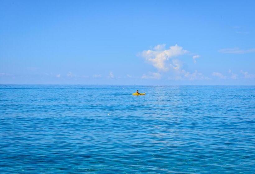 Отель Lido Paradiso Resort