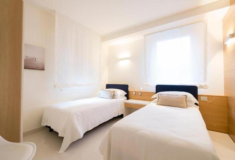 هتل Metropol Ceccarini Suite   Luxury Apartments