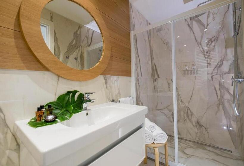 هتل Metropol Ceccarini Suite   Luxury Apartments
