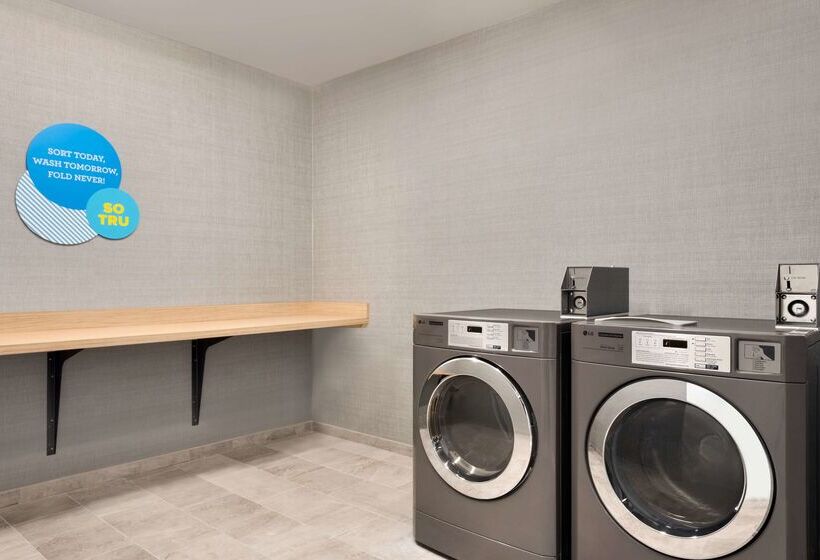 هتل Tru By Hilton Cedar Rapids Westdale
