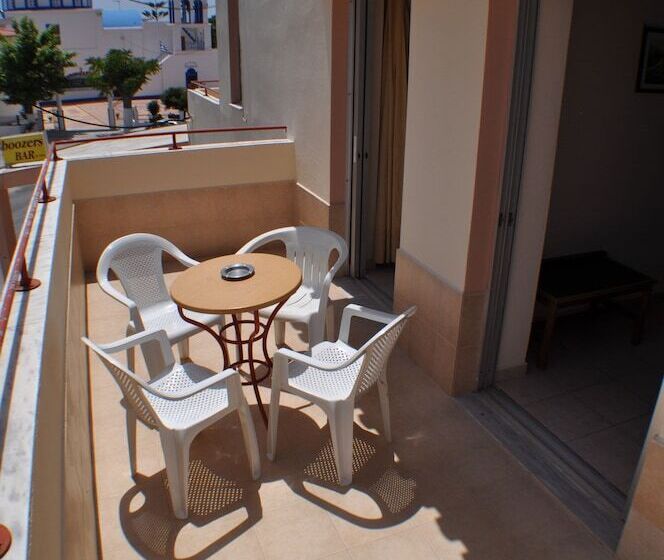 هتل Zouboulia Apartments