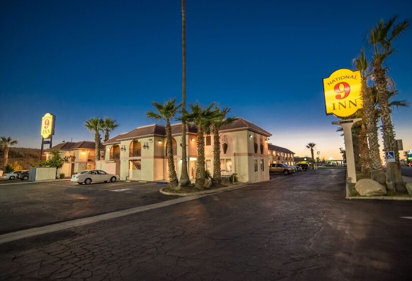 בית מלון כפרי National 9 Inn