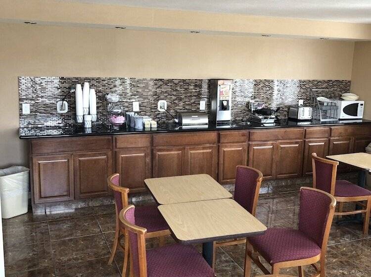 בית מלון כפרי National 9 Inn