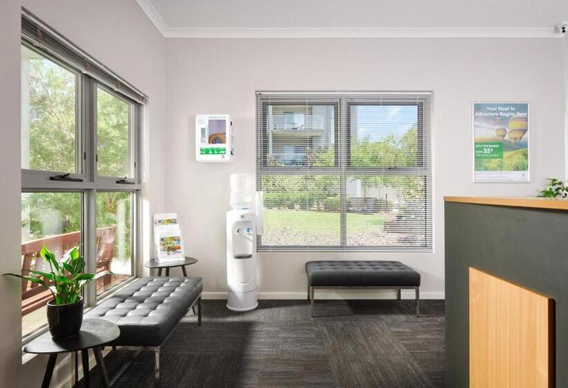 هتل Airport Apartments By Vetroblu