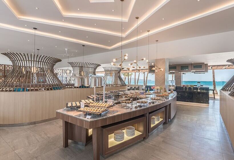 فندق Henann Palm Beach Resort