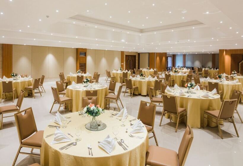 فندق Henann Palm Beach Resort