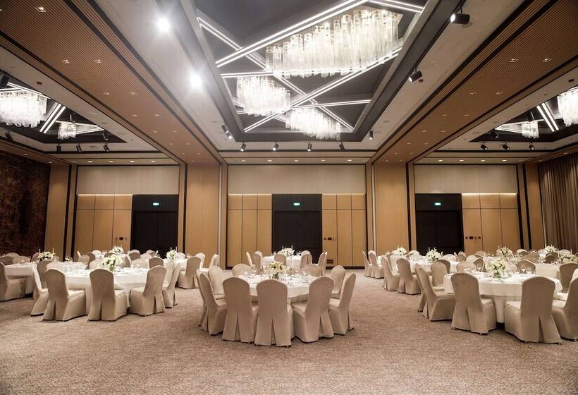 هتل Hilton Belgrade