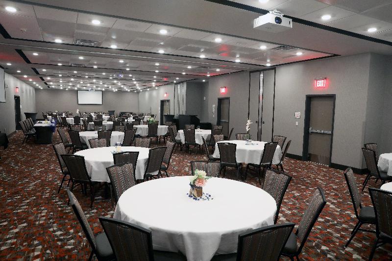 هتل Holiday Inn & Suites Sioux Falls   Airport, An Ihg