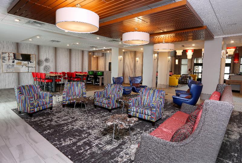 هتل Holiday Inn & Suites Sioux Falls   Airport, An Ihg