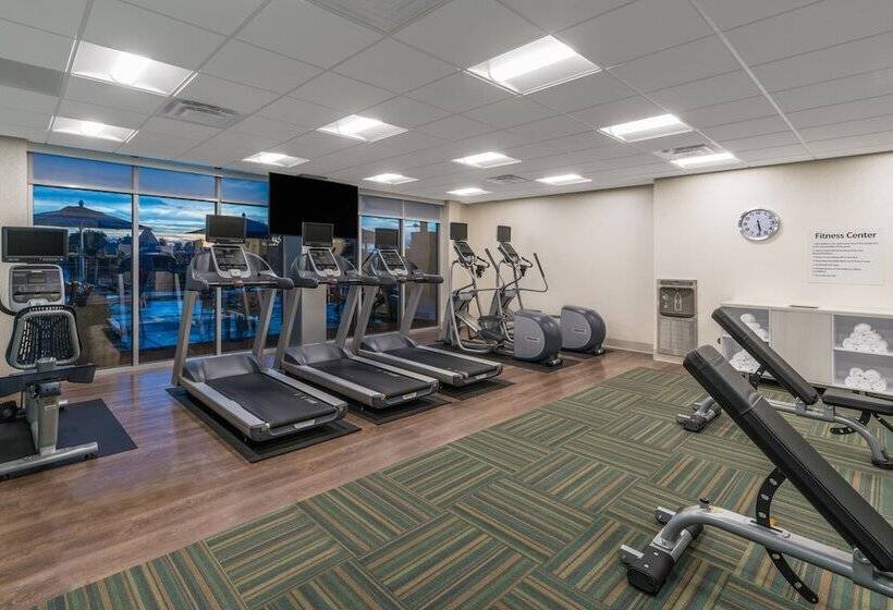 בית מלון כפרי Holiday Inn Express & Suites Lake Havasu   London Bridge, An Ihg