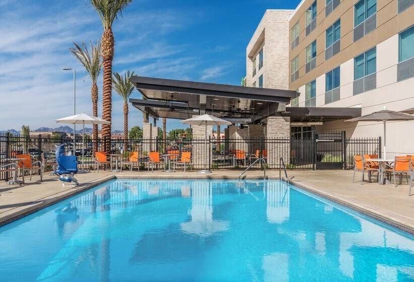 בית מלון כפרי Holiday Inn Express & Suites Lake Havasu   London Bridge, An Ihg