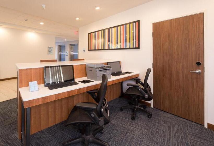 هتل Holiday Inn Express & Suites   Kalamazoo West, An Ihg