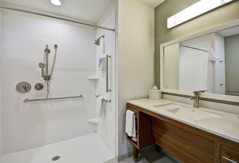 هتل Home2 Suites By Hilton Stow