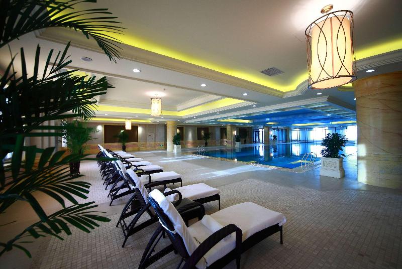 فندق Howard Johnson Domando Plaza Wulanchabu