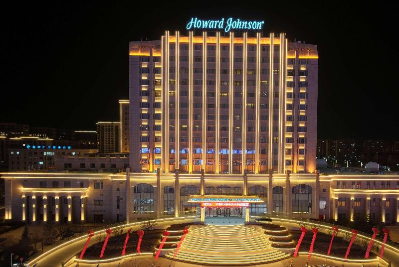 فندق Howard Johnson Domando Plaza Wulanchabu