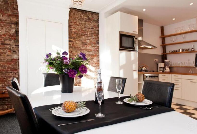 مبيت وإفطار Canal Holiday Apartment