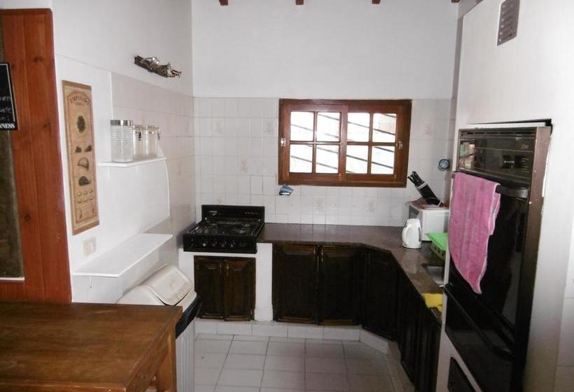 Hostel La Casa De Tounens