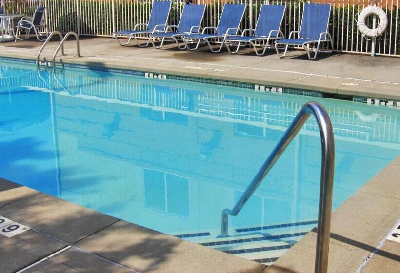 בית מלון כפרי Extended Stay America Select Suites   Columbia   Northwest Harbison