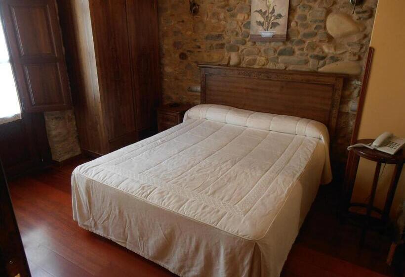 هتل Hostal Virgen De La Encina