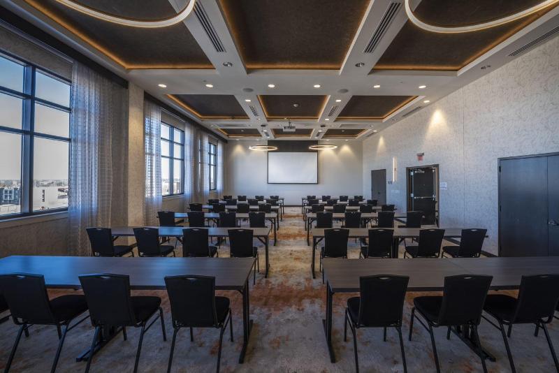 בית מלון כפרי Indigo Tulsa Dwtn/entertainment Area