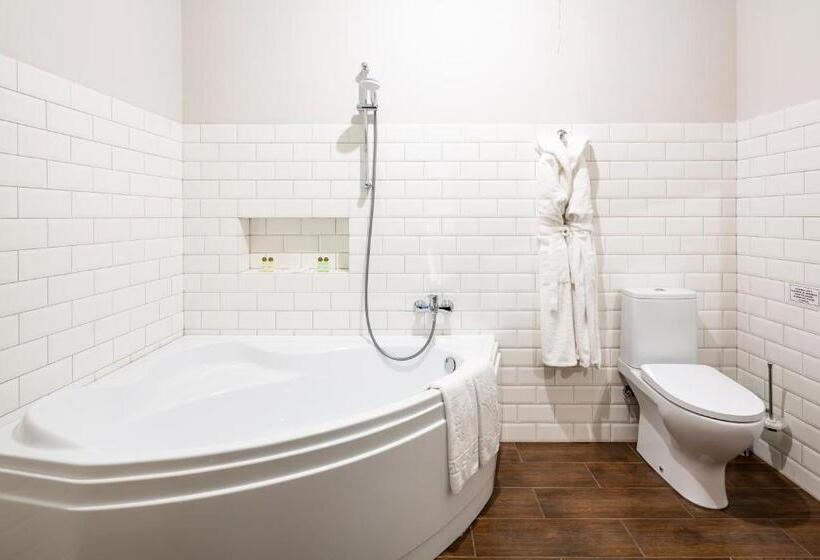 בית מלון כפרי Osonnya Karpaty Resort Medical & Spa