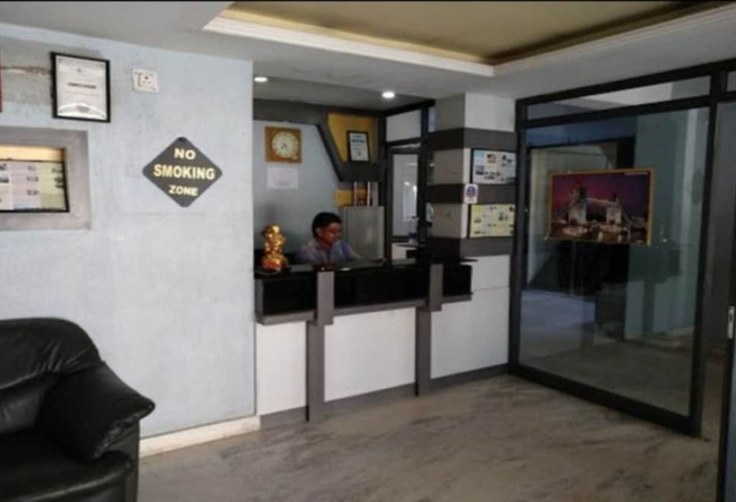 فندق Rajdhani Plaza