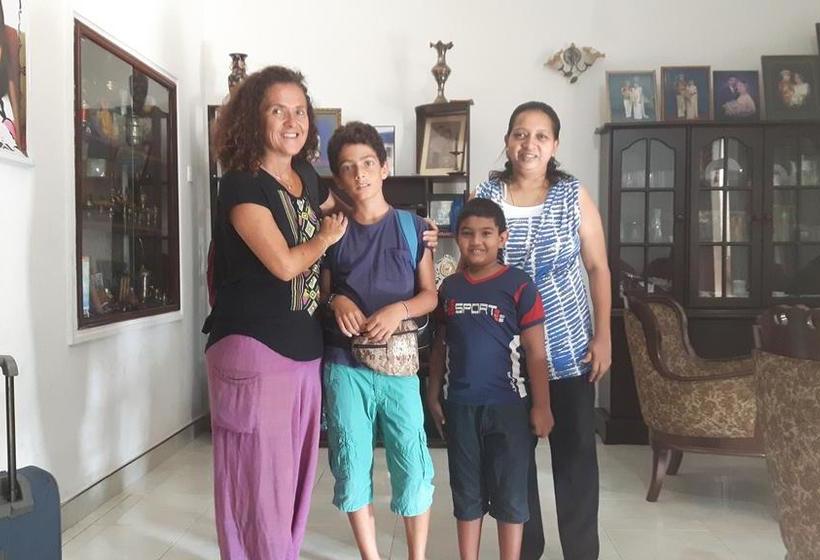 Aamiaismajoitus (B&B) Gamage Friendly Home