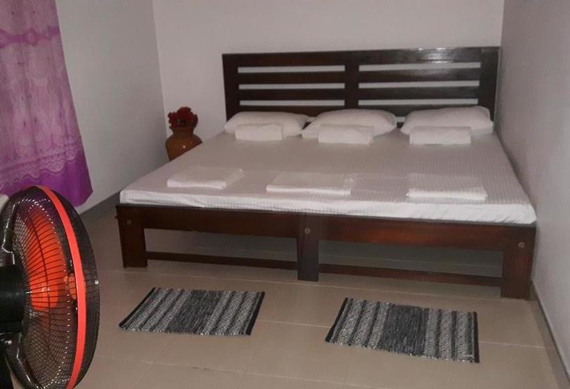 Aamiaismajoitus (B&B) Gamage Friendly Home