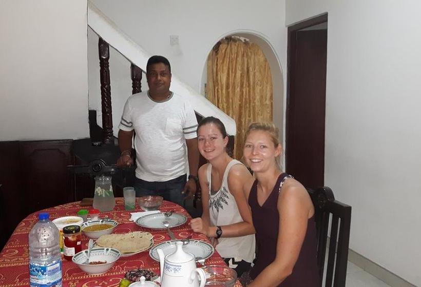 Aamiaismajoitus (B&B) Gamage Friendly Home