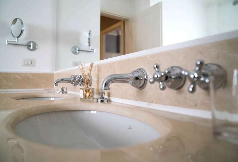 تختخواب و صبحانه Room 56