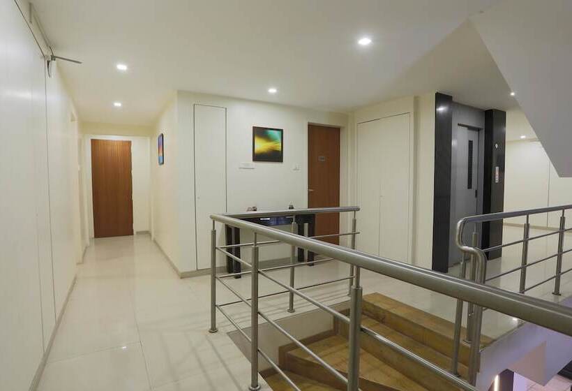 Отель Mint Highstreet