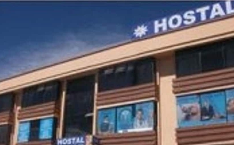 هتل Hostal Puertas Del Sol