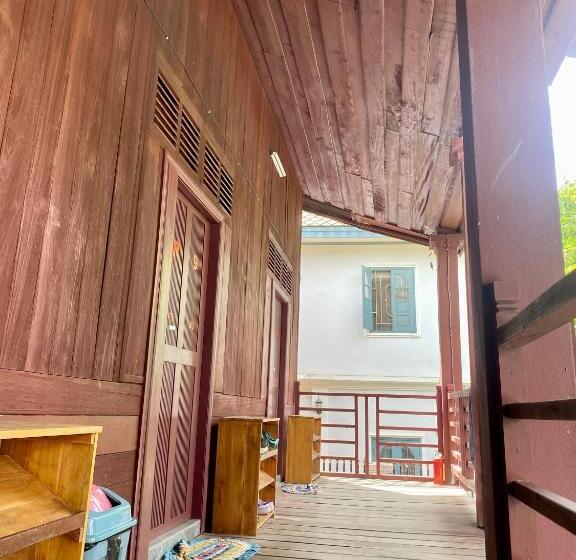 Sunrise Riverside Pool Hostel