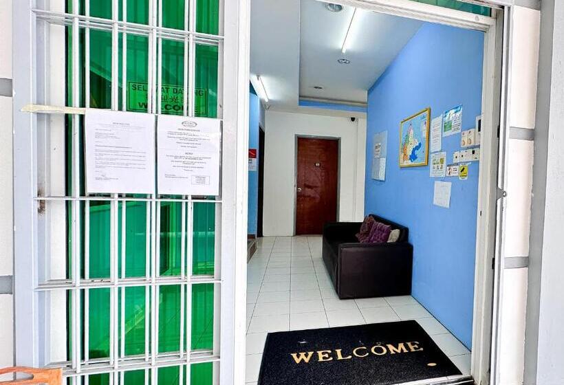 בית מלון כפרי Borneo Inn