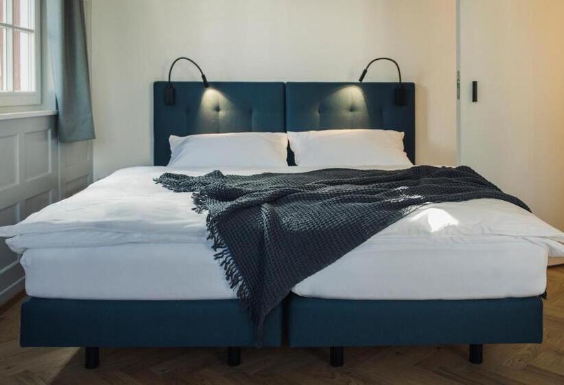 هتل Krone Hard   Self Check In