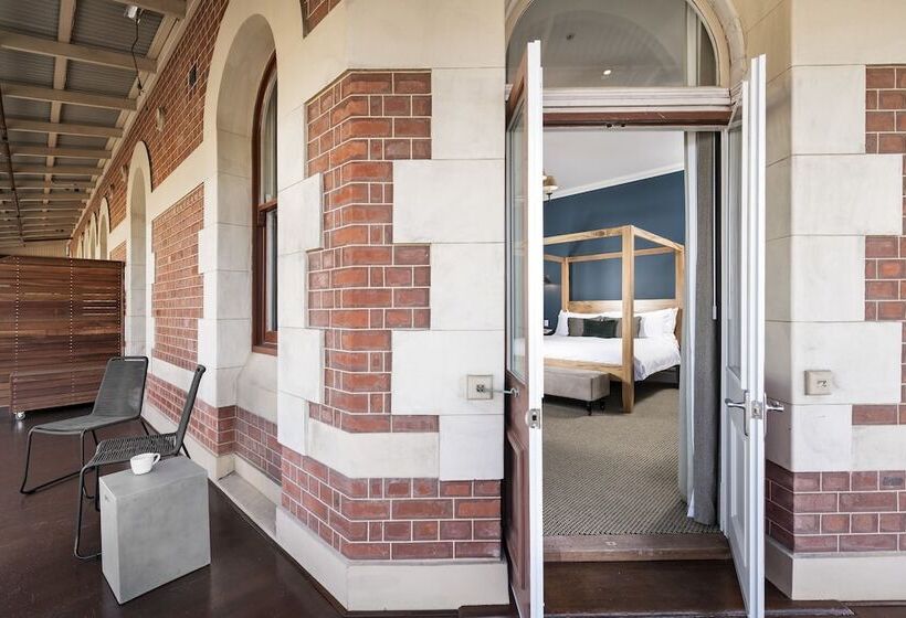 فندق The National