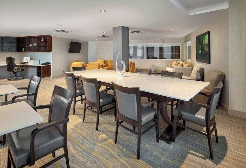 בית מלון כפרי The Westin Calgary Airport