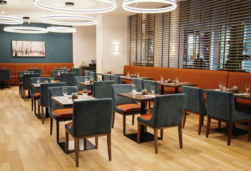 هتل Hilton Garden Inn Fredericton
