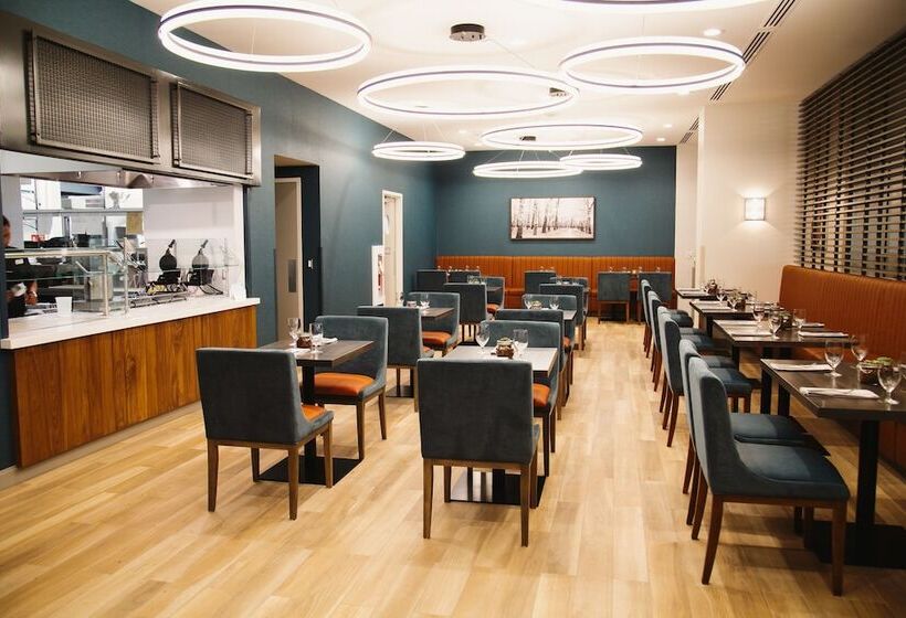 هتل Hilton Garden Inn Fredericton
